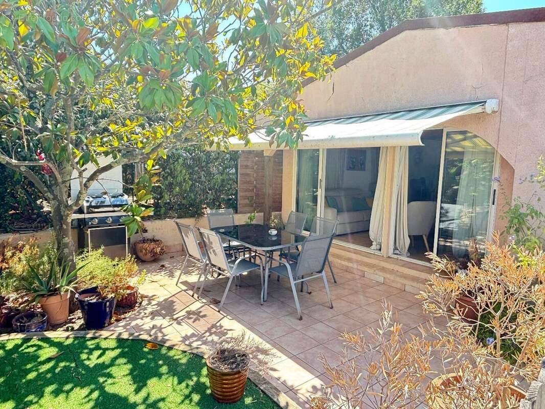 Maison à ROQUEBRUNE-SUR-ARGENS