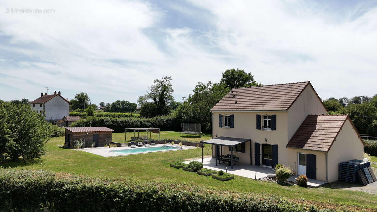 Maison à CERCY-LA-TOUR