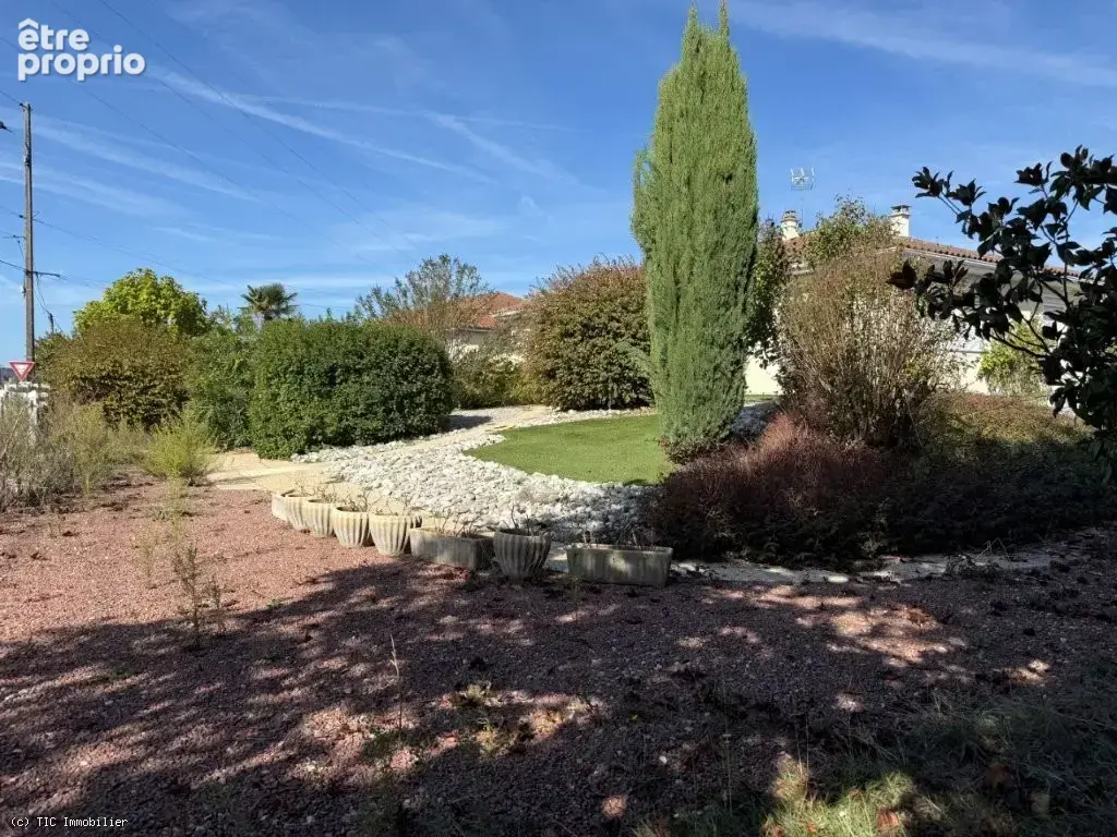 Pavillon de Plain-Pied à Ruffec : 5 Chambres et Jardin Clos - photo 4