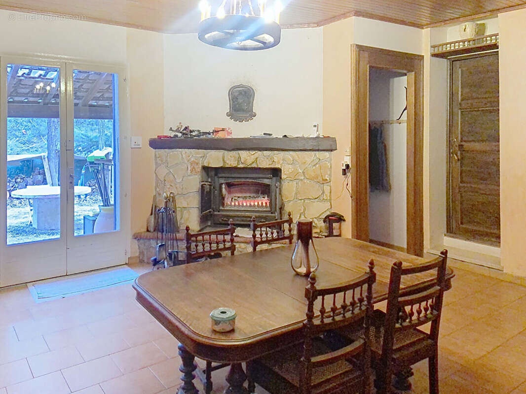 Maison à VAUVENARGUES