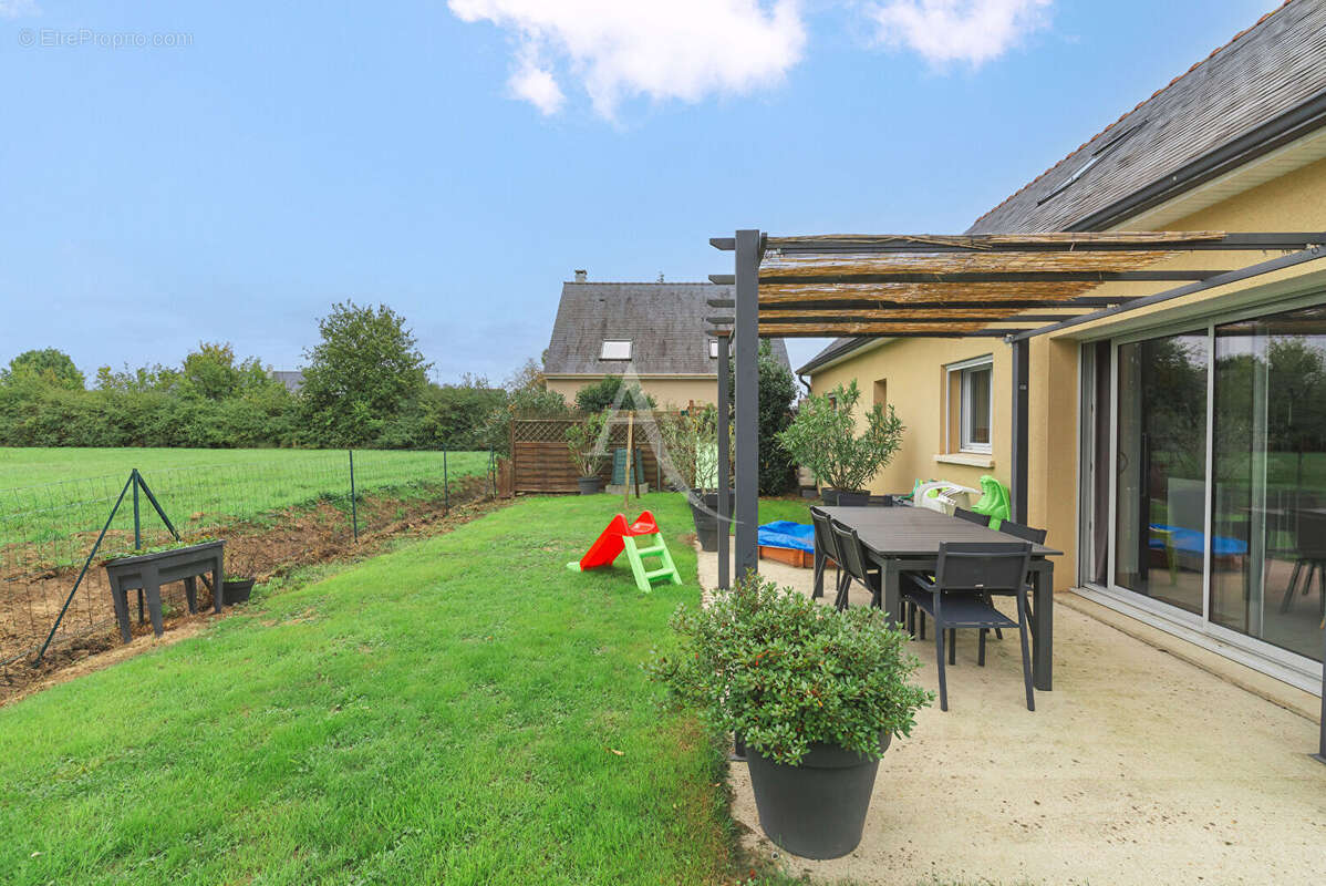 Maison à SOULAIRE-ET-BOURG