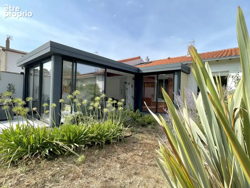 Maison 160 m² à La Rochelle  - photo 2