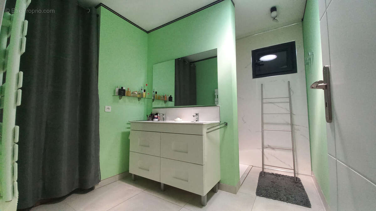 Maison à NISSAN-LEZ-ENSERUNE