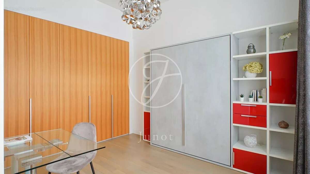 Appartement à PARIS-7E