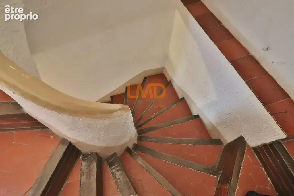 Saint Maximin – Maison de ville rénovée – Terrasse 27m2 – Garage - photo 12