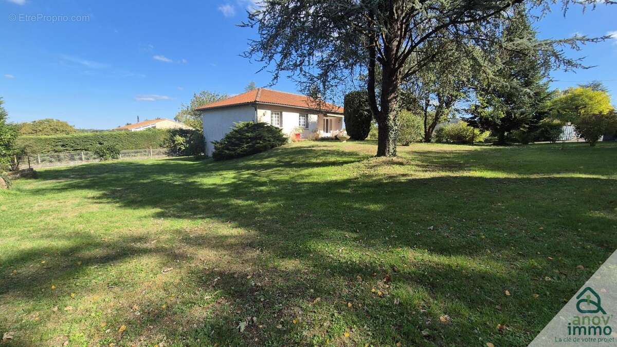 Maison à MOUTHIERS-SUR-BOEME