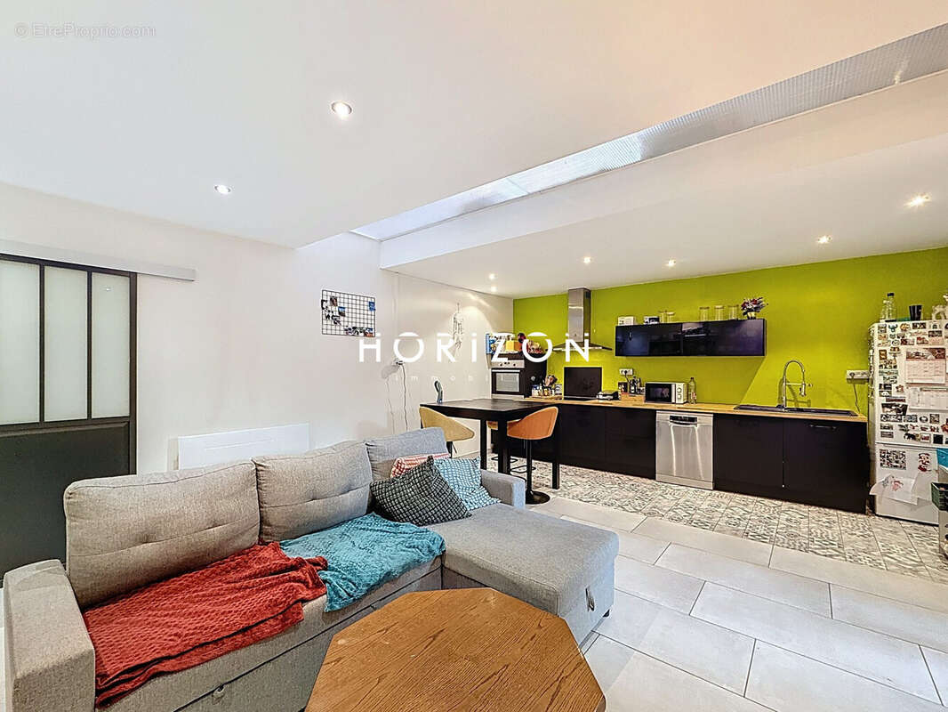 Commerce à CHARENTAY