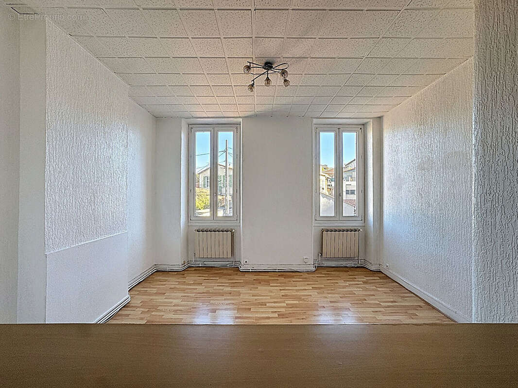 Appartement à MARSEILLE-4E