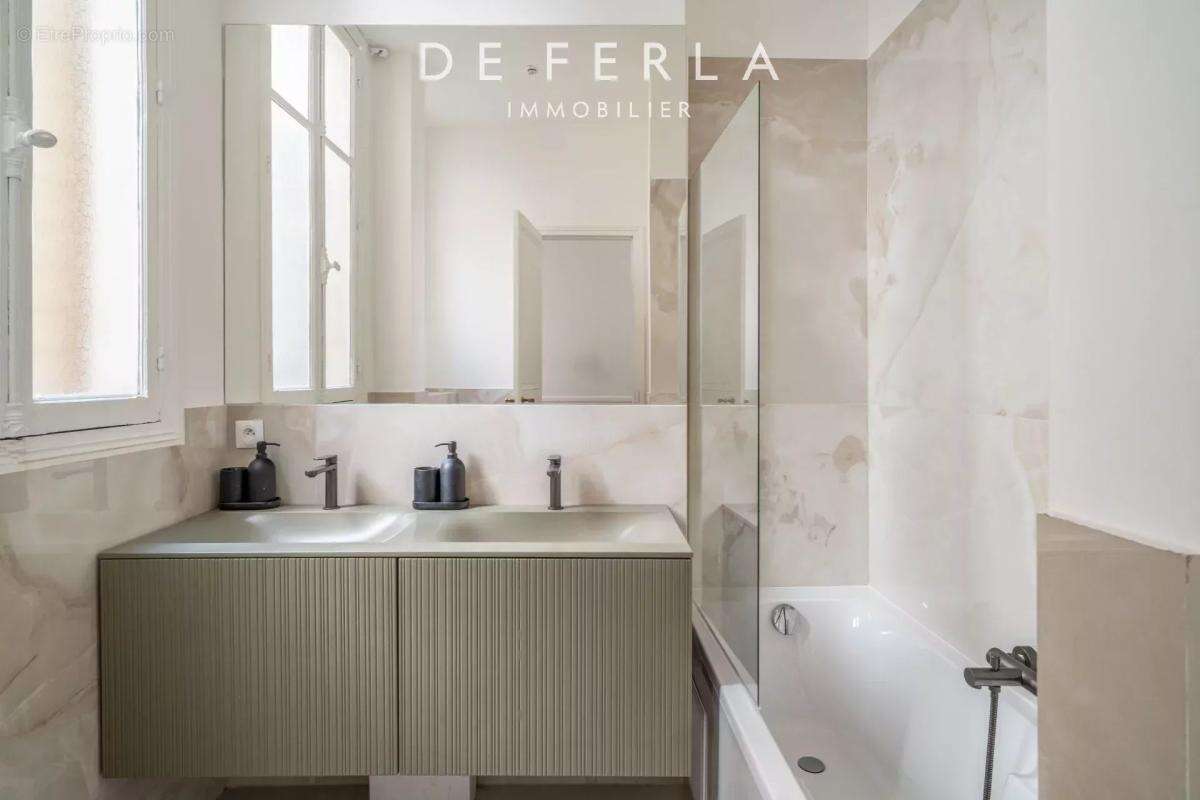 Appartement à NEUILLY-SUR-SEINE