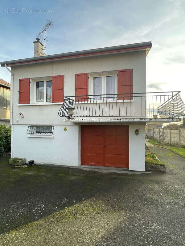 Maison à CHAZELLES-SUR-LYON
