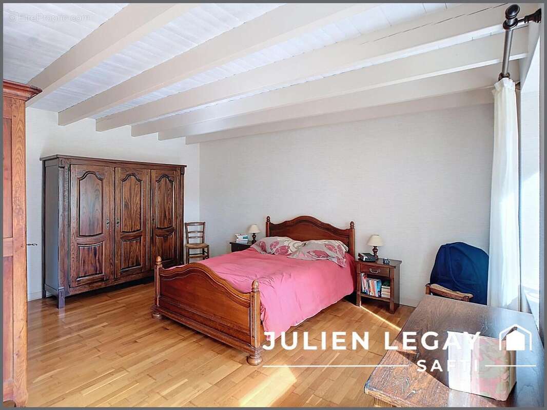 Maison 176 m² à Saint-Martin-De-Saint-Maixent  - photo 4