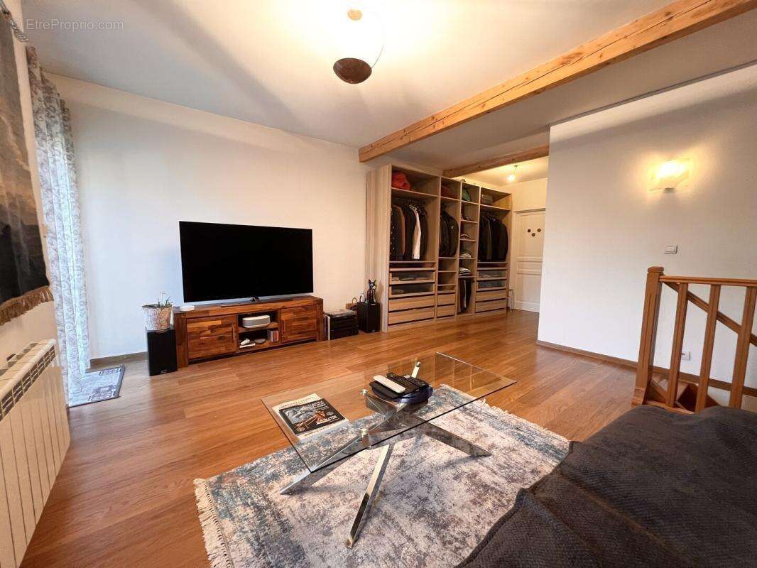 Appartement à CHALLES-LES-EAUX