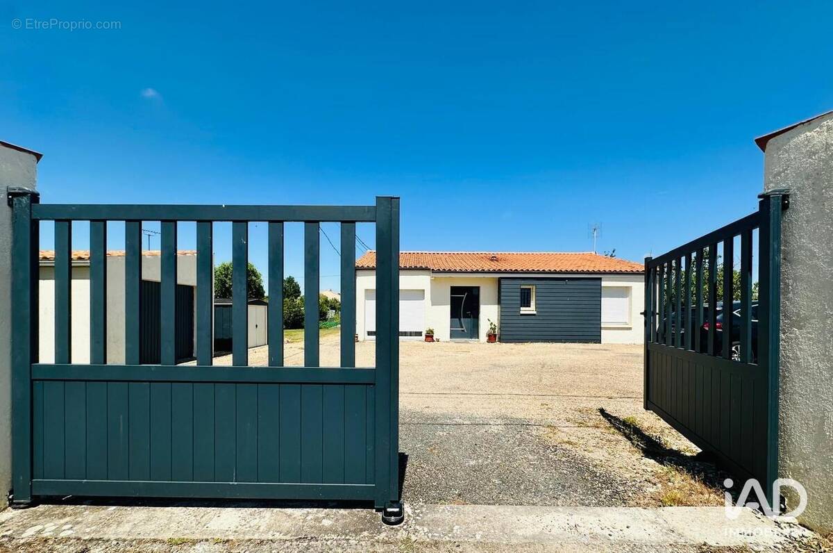 Photo 1 - Maison à SAINT-JUST-LUZAC