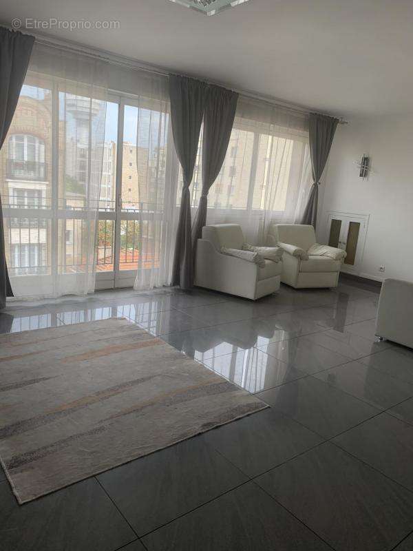 Appartement à LES LILAS