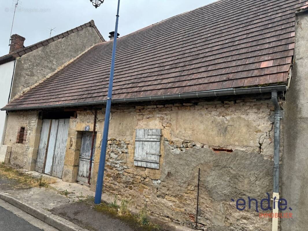 Maison à SAINT-PIERRE-LE-MOUTIER