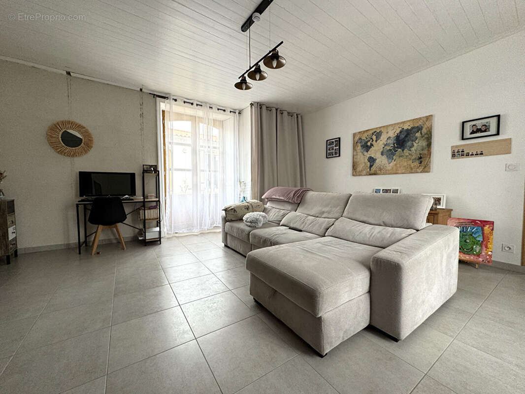 Maison à BEAULIEU-SOUS-LA-ROCHE