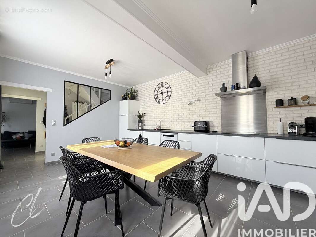 Photo 2 - Maison à VILLENEUVE-LA-GUYARD