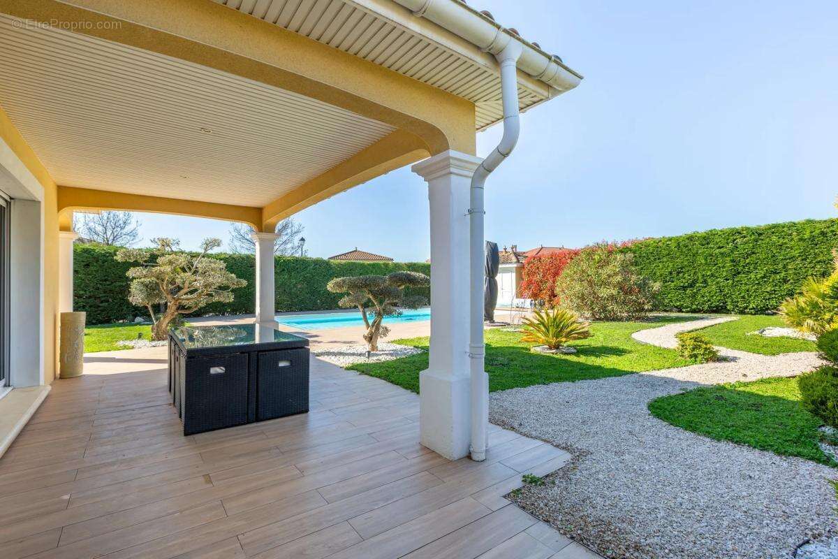 Maison à SAINT-BONNET-DE-MURE