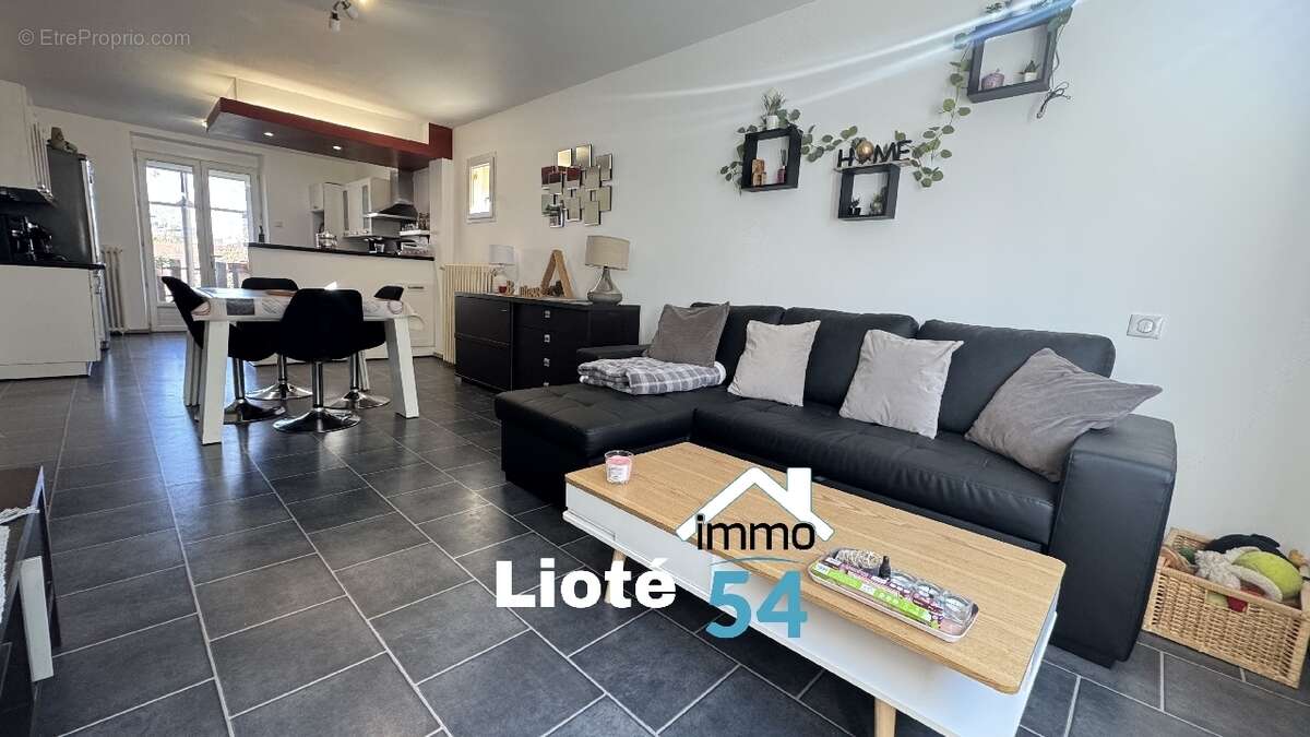 Maison à ROSIERES-AUX-SALINES