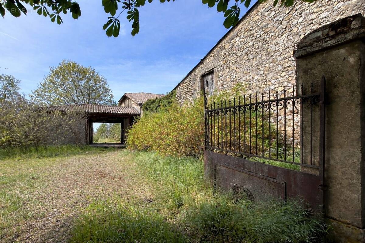 Maison à BESAYES