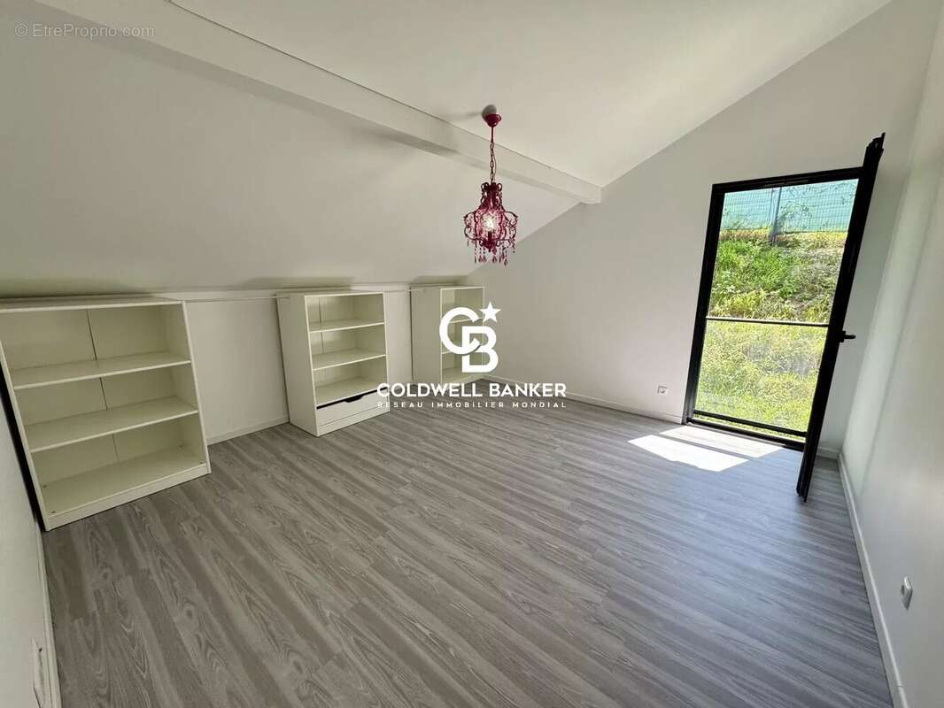 Maison à CRANVES-SALES