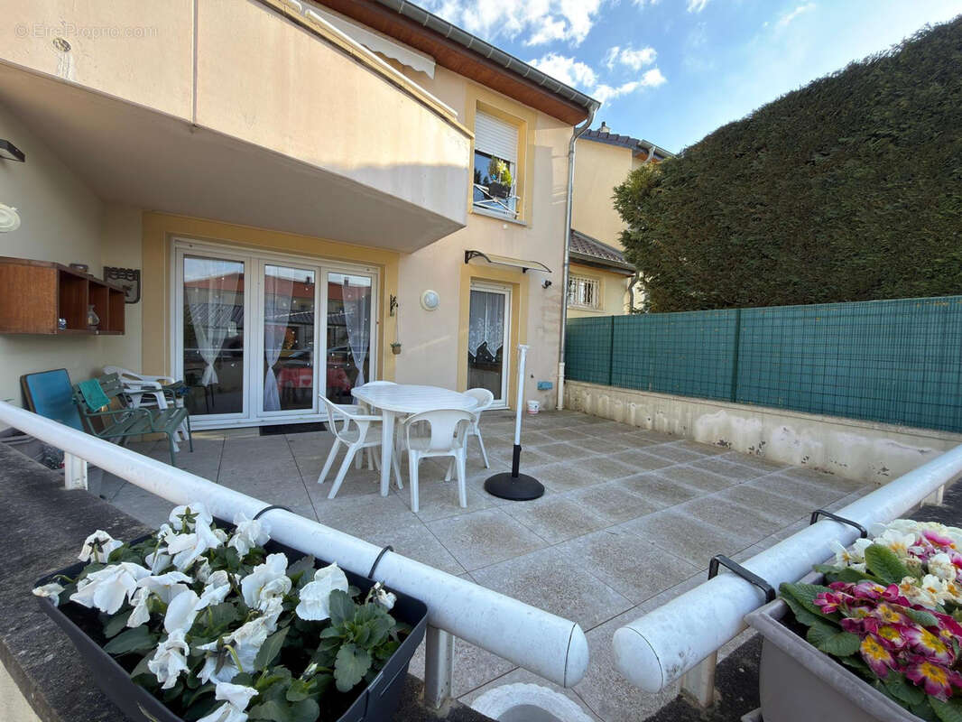 Appartement F3 avec terrasse - photo 2