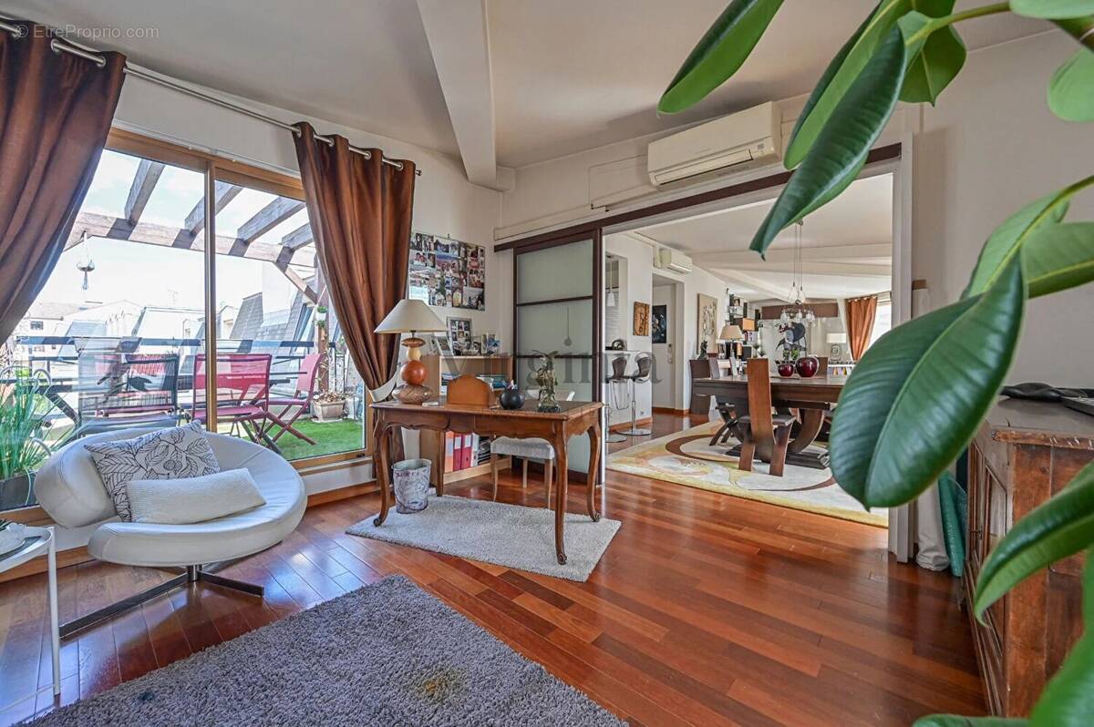 Appartement à CHARENTON-LE-PONT