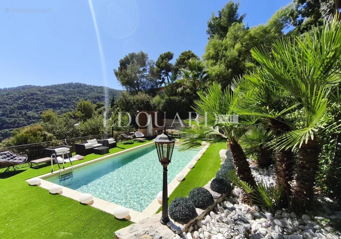 Splendide propriété de 300 m² en excellent état avec home cinéma, superbe piscine et pool house - photo 5