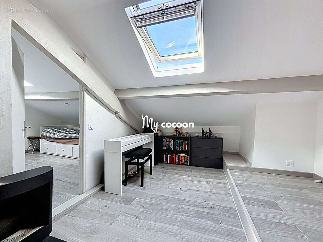 Appartement à SAINT-GENIS-LES-OLLIERES