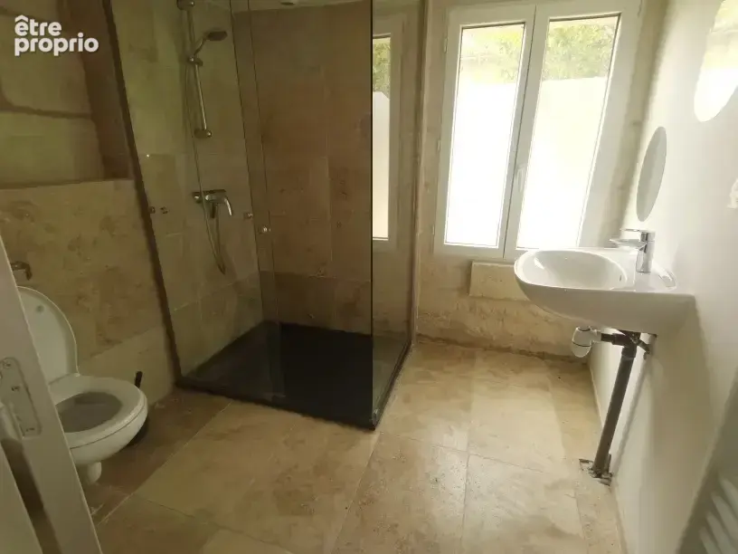 Charmante Maison Familiale avec Piscine et Maison d'Amis sur un Vaste Terrain - photo 7