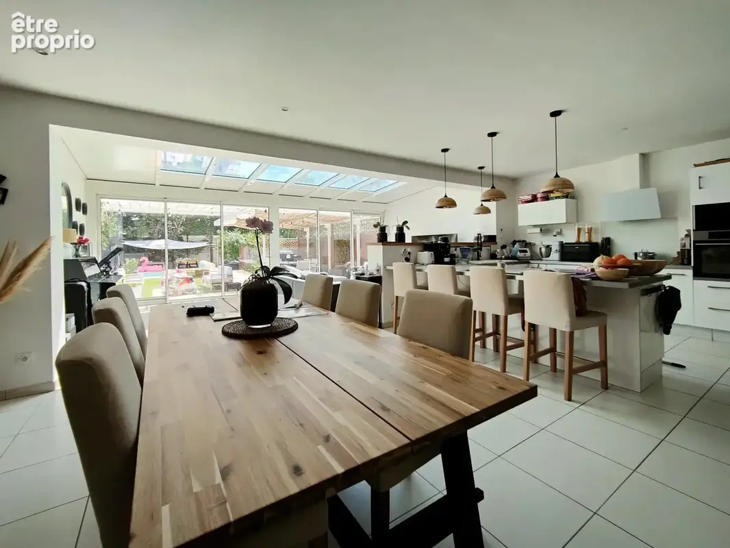 SAUCATS - Maison de 156 m² sur un terrain de 900 m² - photo 6