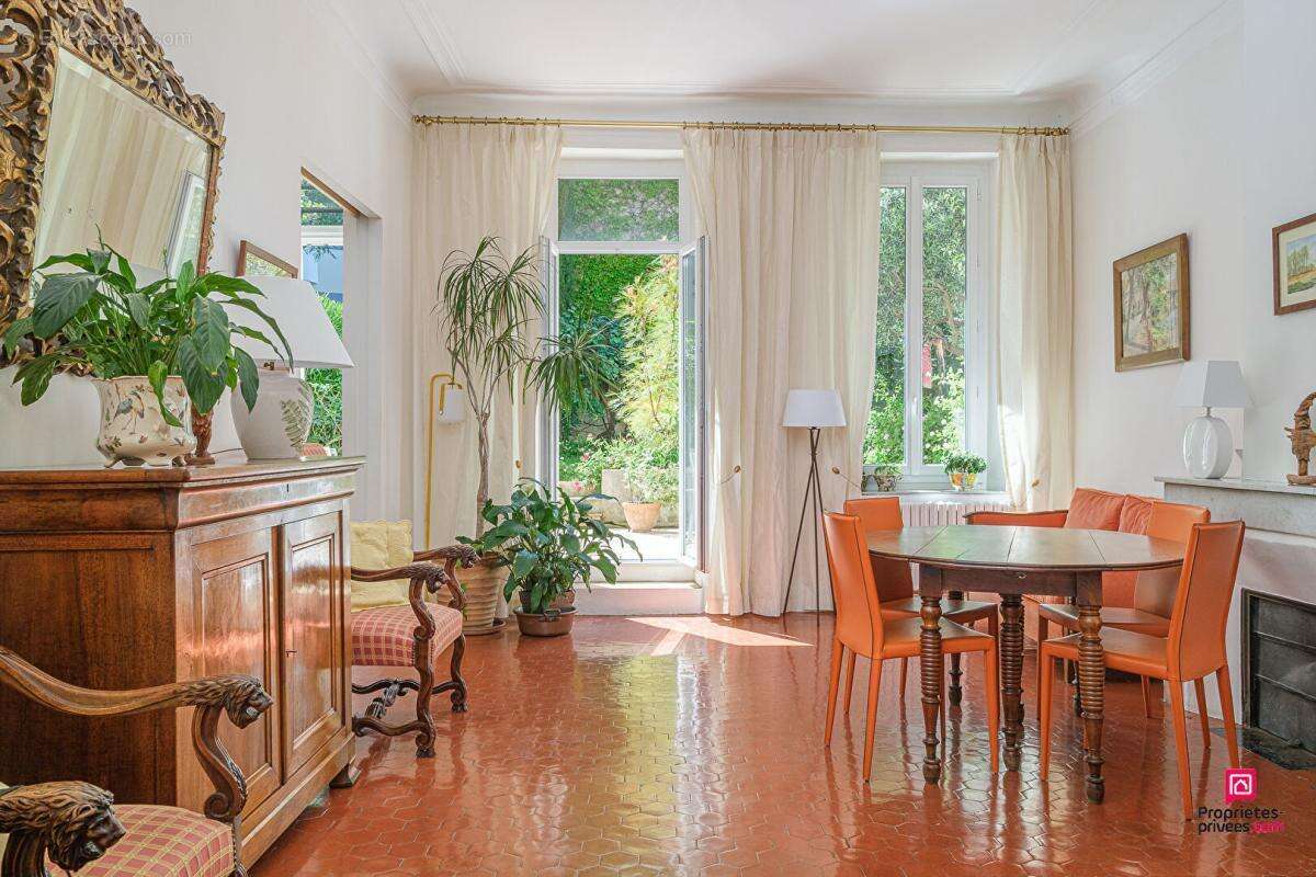 Appartement à MARSEILLE-6E