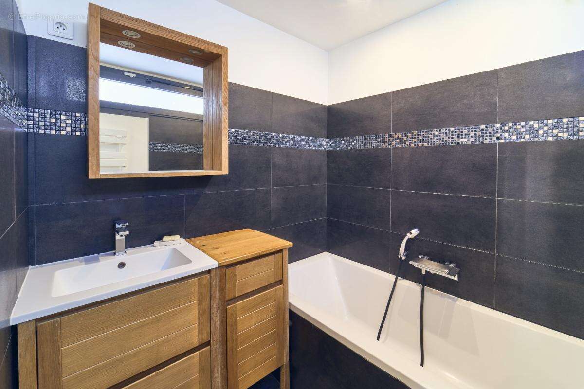 Maison à LE PUY-SAINTE-REPARADE