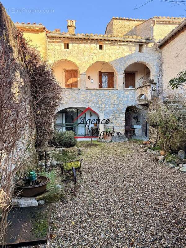 Maison à SAINT-VICTOR-DE-MALCAP