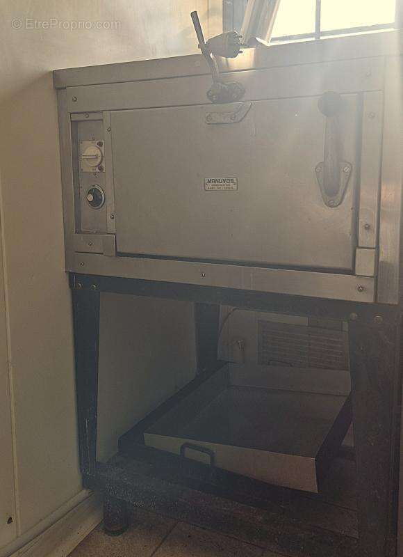 Commerce à SAINT-ROMAIN-DE-BENET