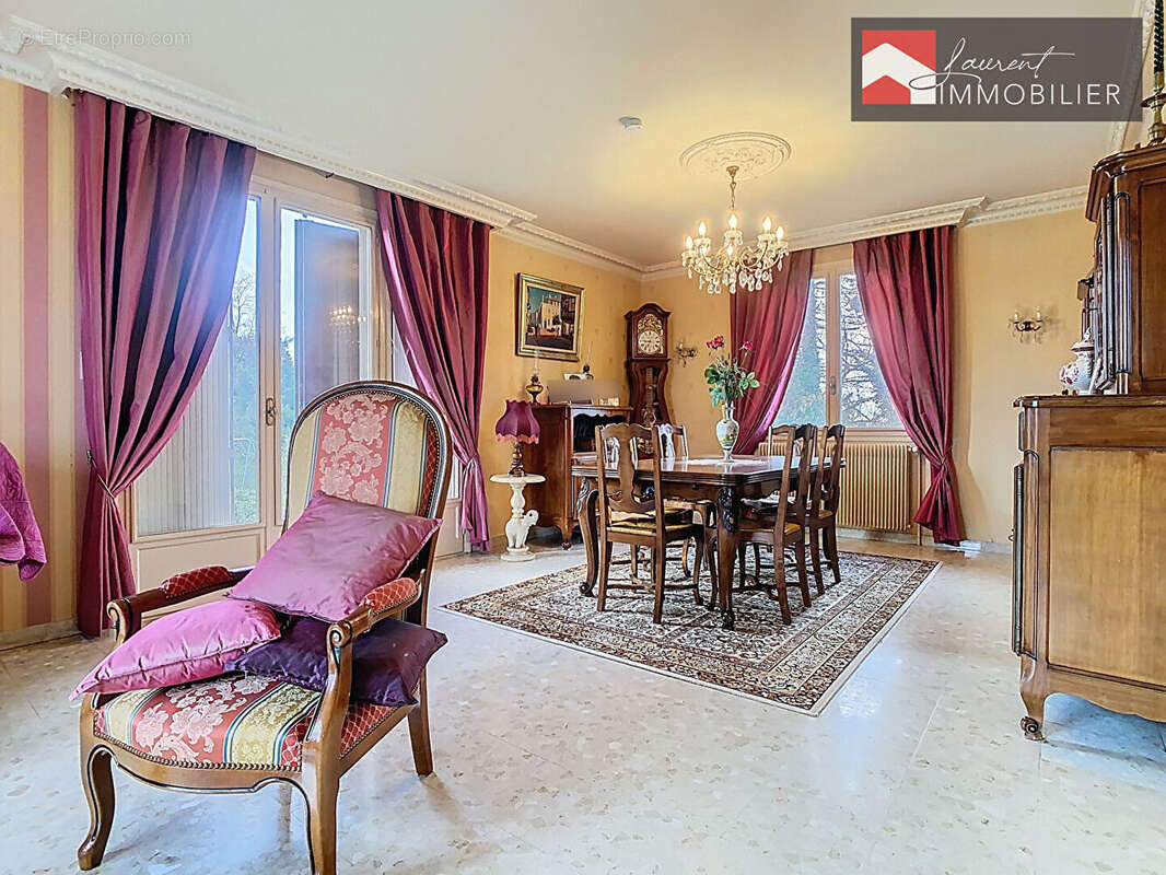 À VENDRE : Maison familiale de 156 m² à LACROST - photo 2