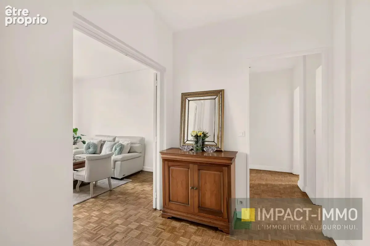 Bel appartement lumineux de 4 pièces avec balcon, cave et box à Neuilly-sur-Seine - photo 8