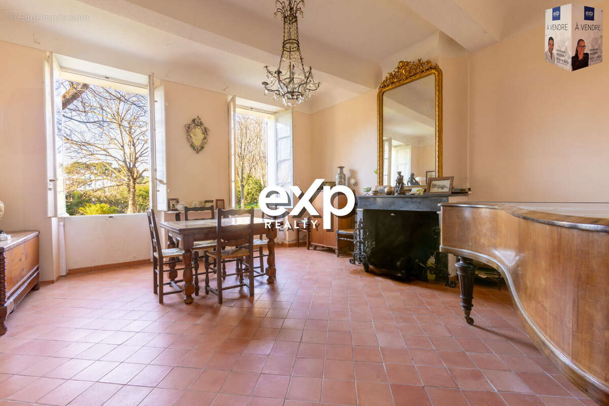 Maison à LE REVEST-LES-EAUX