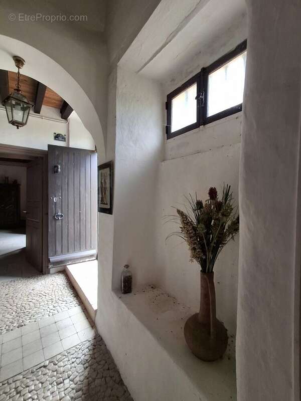 Maison 250 m² à Montbron  - photo 8