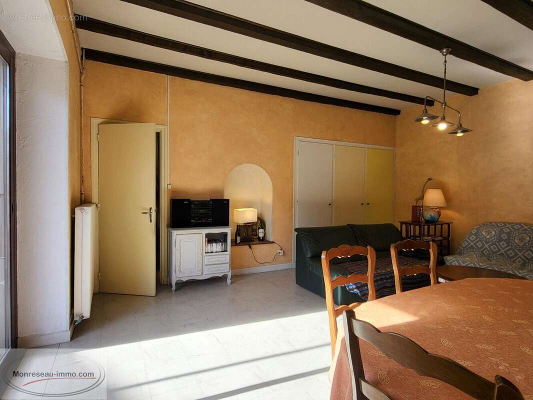 Maison à AZE