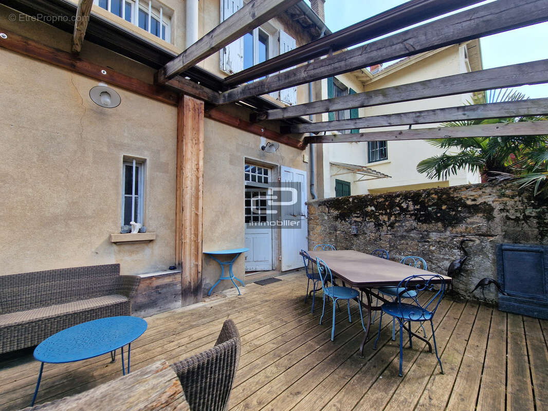 Maison à COUZON-AU-MONT-D'OR