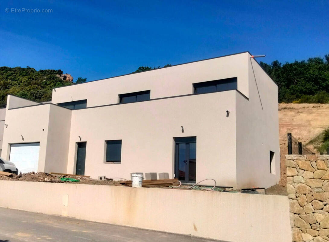 Maison à ROCHEMAURE