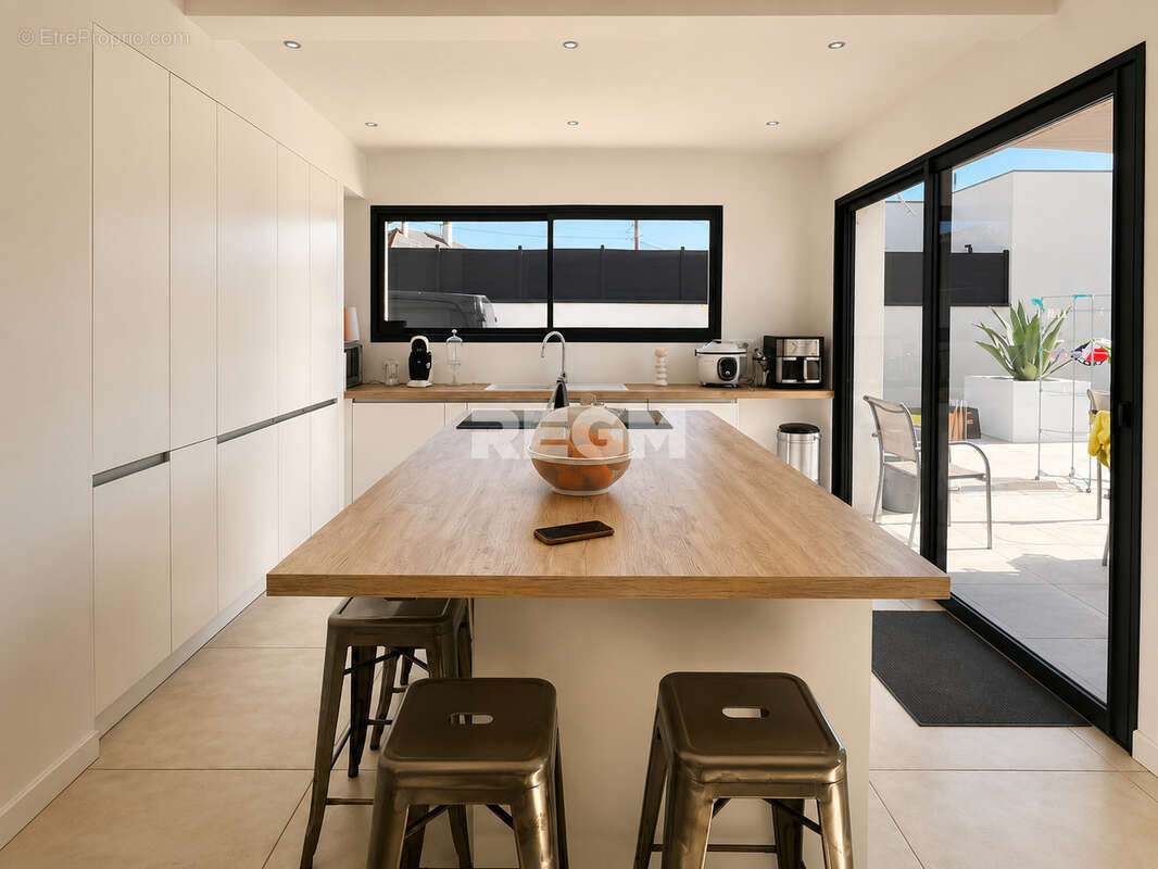 Maison contemporaine de 149 m2 avec piscine chauffée, suite parentale et climatisation   Varrains - photo 4