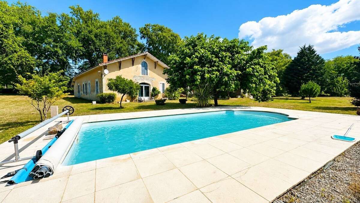 Maison de caractère en pierre 280 m² terrain de 4 hectares - photo 9