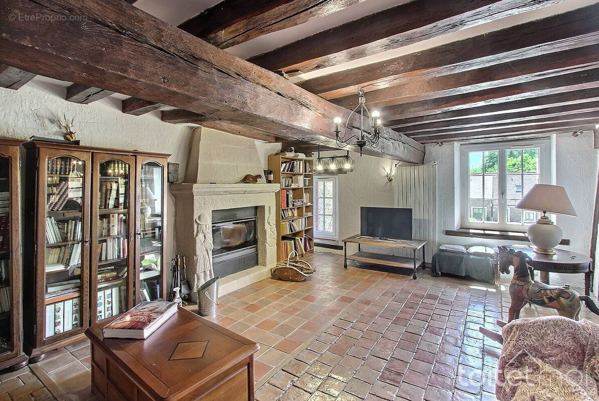 Maison à LA CELLE-LES-BORDES