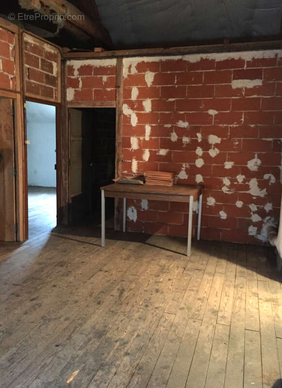 Maison à MONTAIGU-LE-BLIN