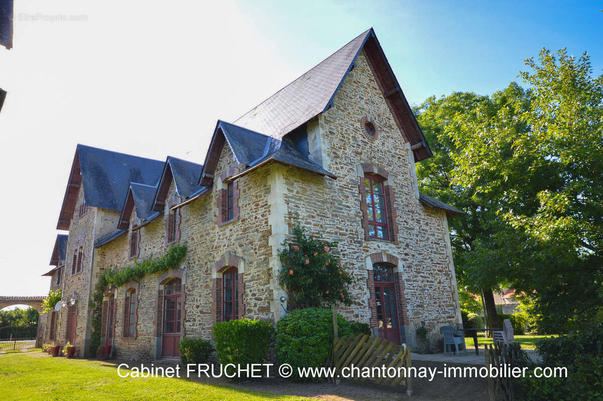 Maison à LES HERBIERS