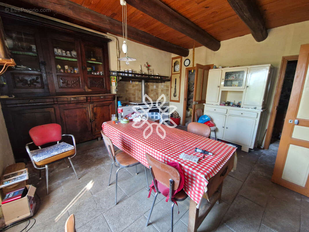 Maison de campagne avec dépendances et terrain de 1 193 m2 à Laurie - photo 8
