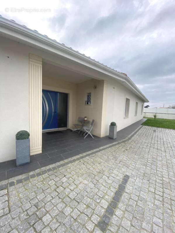 Maison à AMBARES-ET-LAGRAVE