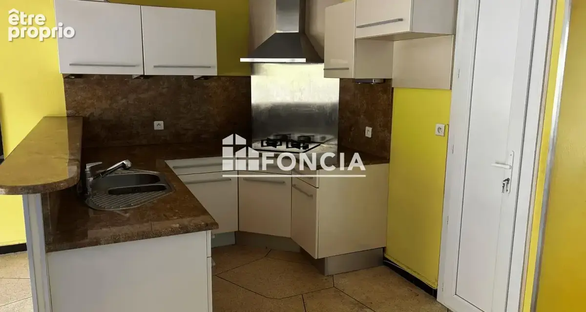 À VENDRE – Appartement en rez-de-jardin avec grande terrasse - photo 2
